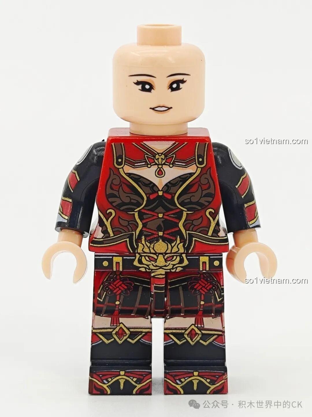 Minifigure Trương Bào Decool 20379 trong tư thế chiến đấu với cây xà mâu, món quà tuyệt vời cho con trai.