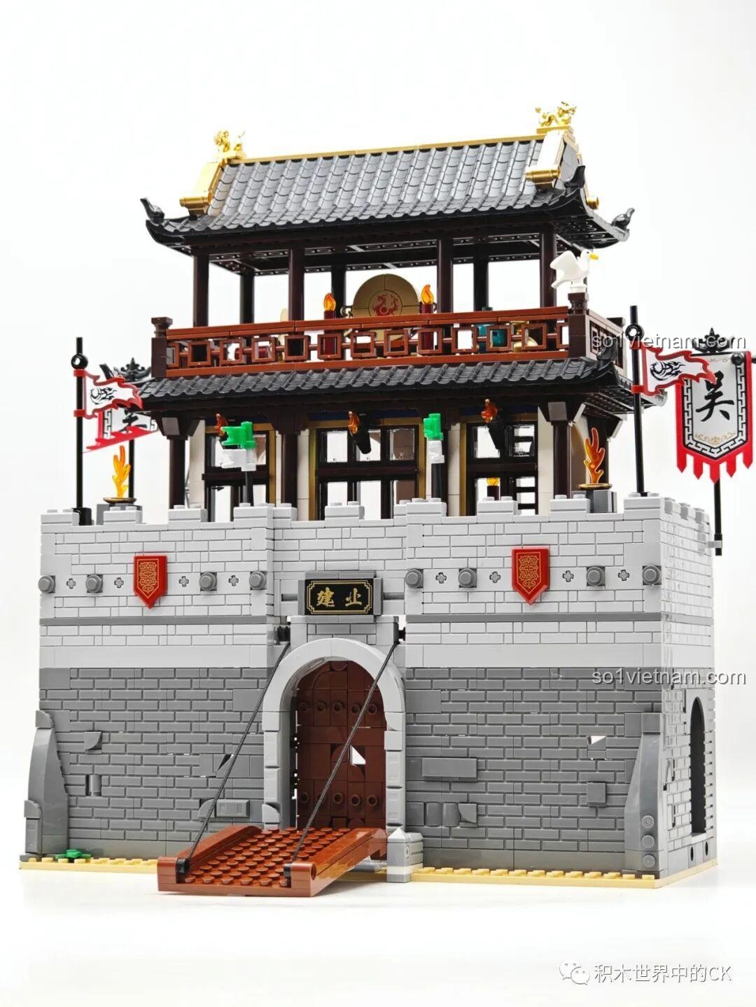 Chi tiết mô hình Tam Quốc Thành Trì Decool 20512