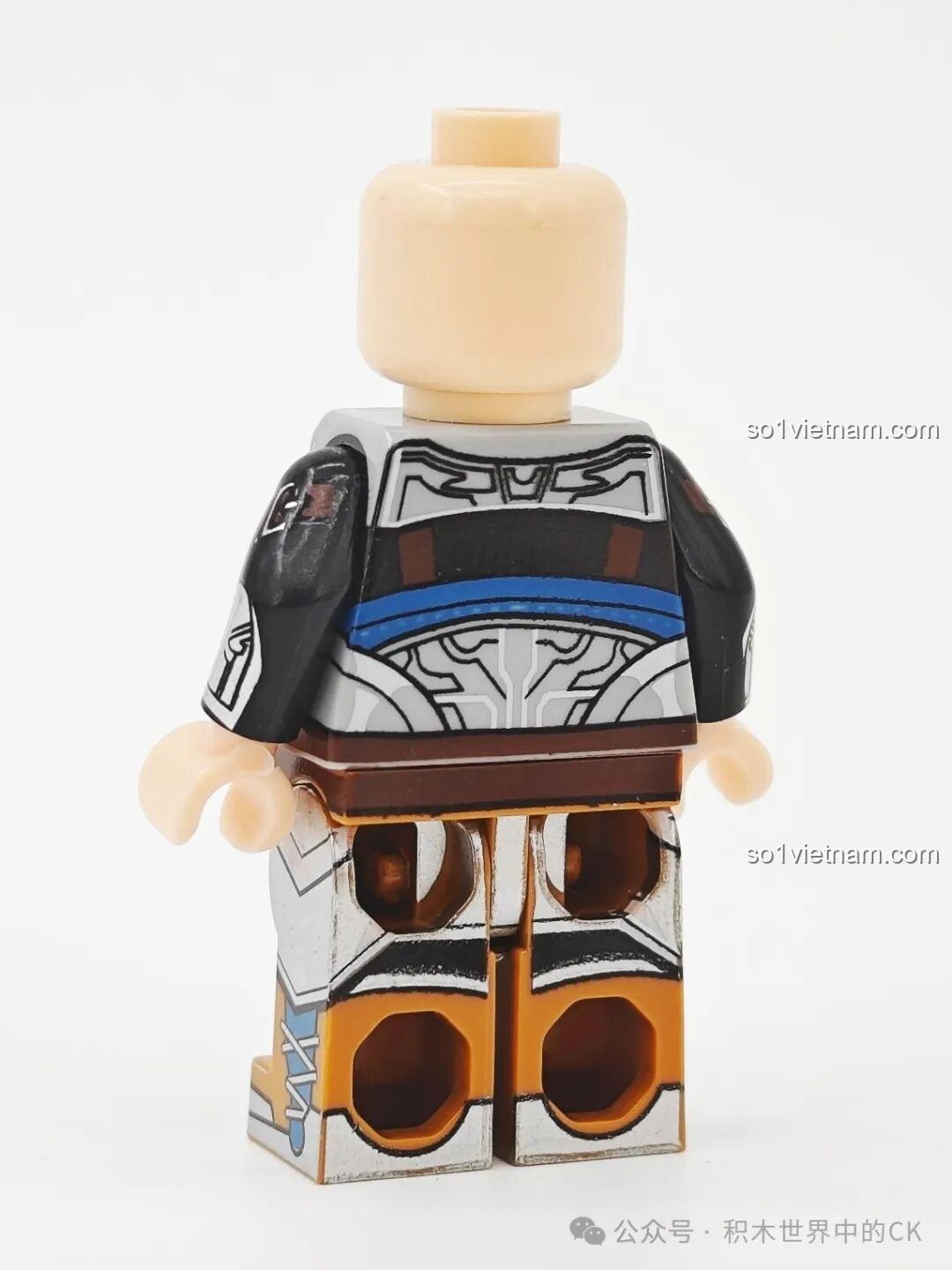 Minifigure tướng Ngô (mặt sau) đi kèm bộ lắp ráp Decool 20612