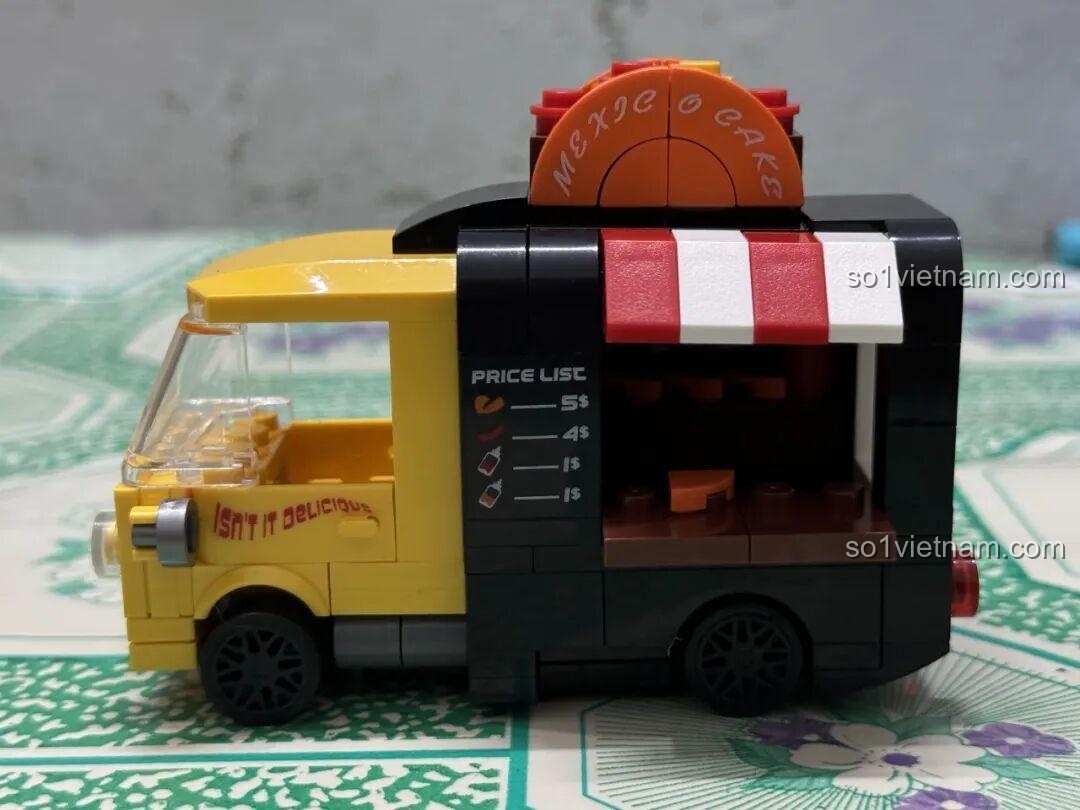 bộ lắp ghép Xe Food Truck Decool 22046, mô hình xe food truck nhìn từ phía sau, có động cơ kéo lùi, phù hợp bé trai 8 tuổi, giá bình dân.