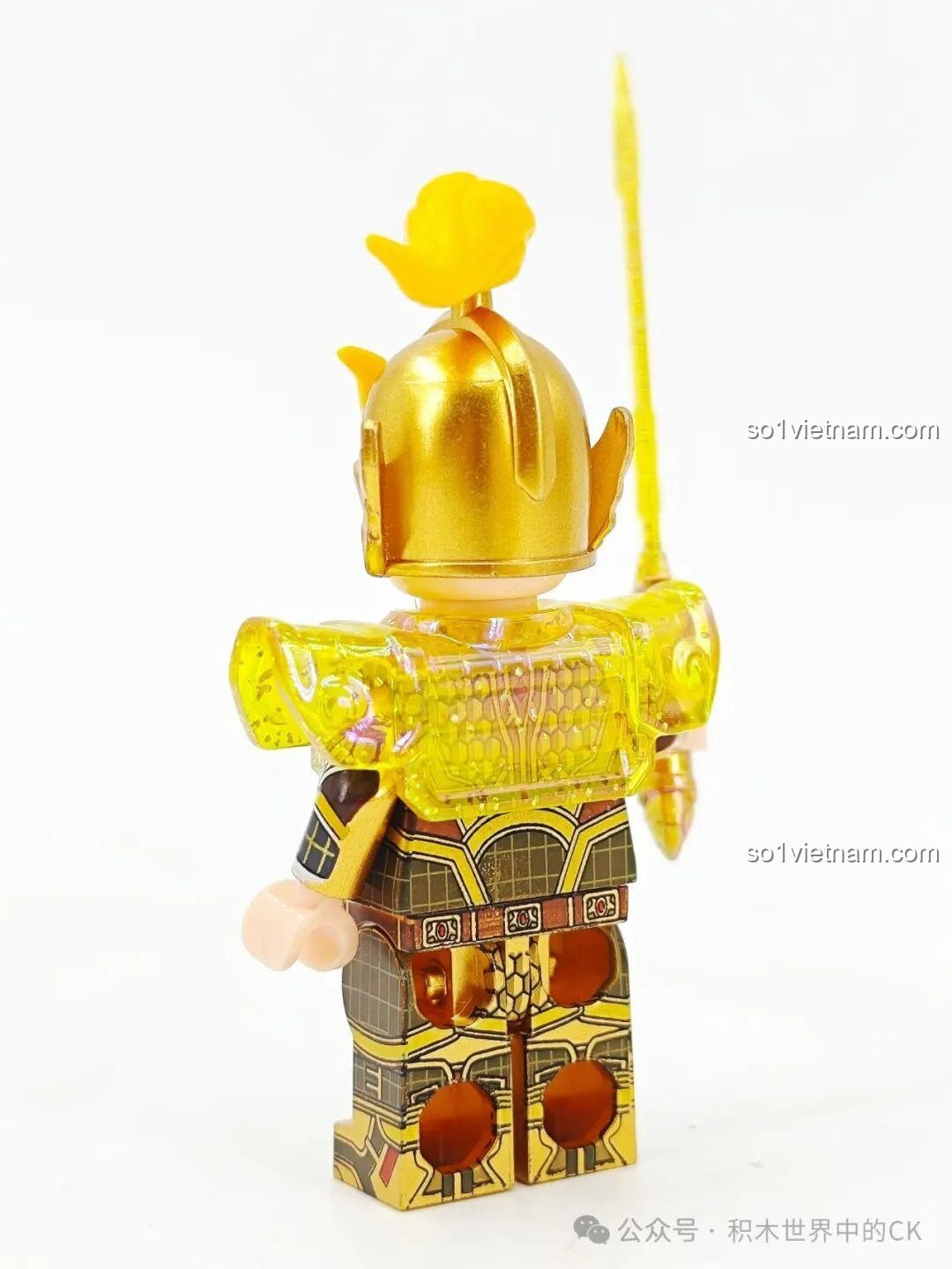 Thương Binh Giới Hạn Decool 30322 với vũ khí trên tay.