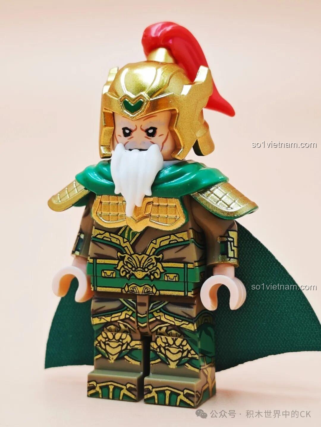 Góc nghiêng minifigure Liêu Hóa Decool 20367, cầm giáo ba chĩa. Review Decool Minifigure Tam Quốc Mã Lương.