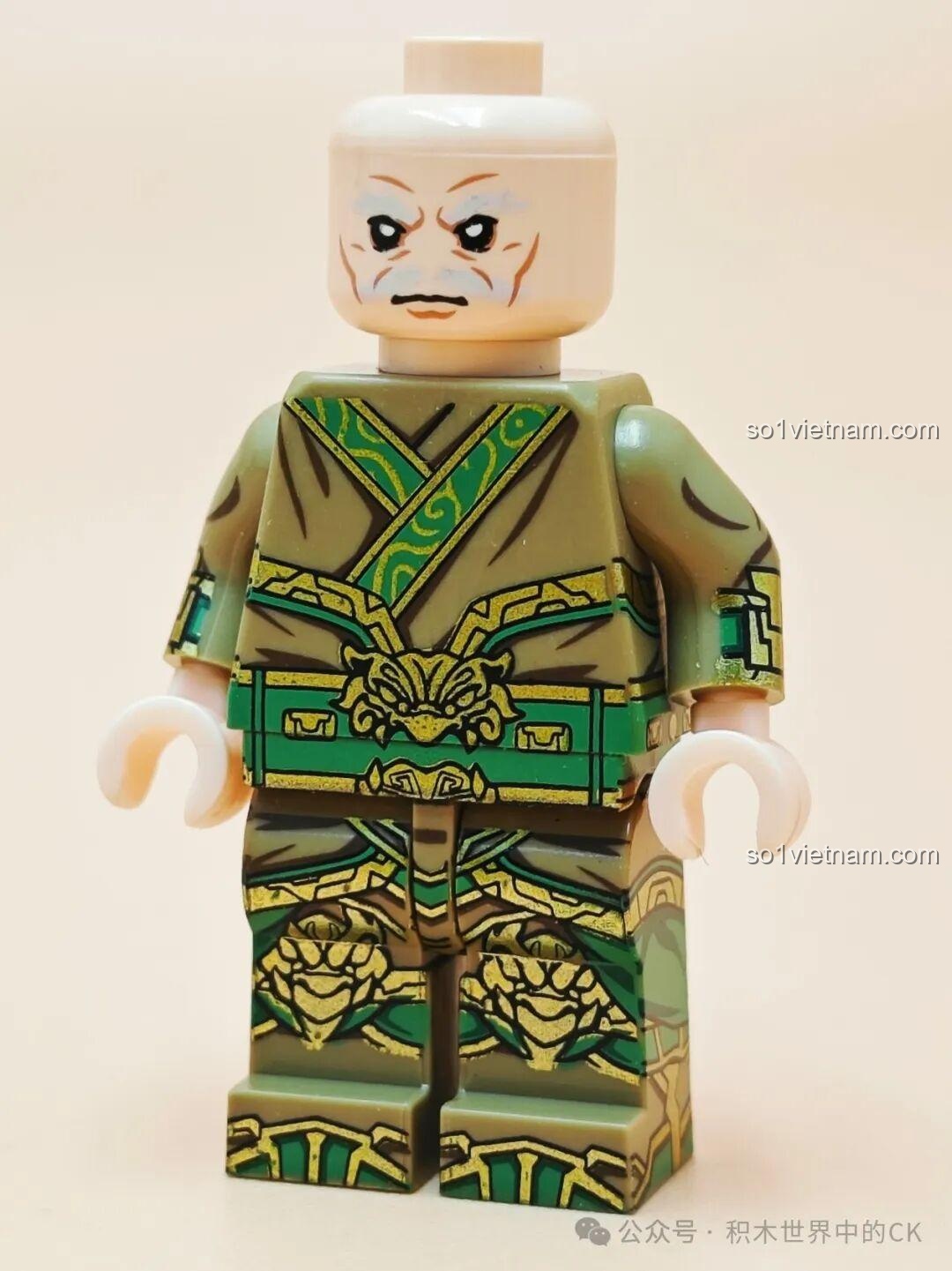 Mặt sau thân minifigure Liêu Hóa Decool 20367, hiển thị các chi tiết giáp trụ. Review Decool Minifigure Tam Quốc Mã Lương.