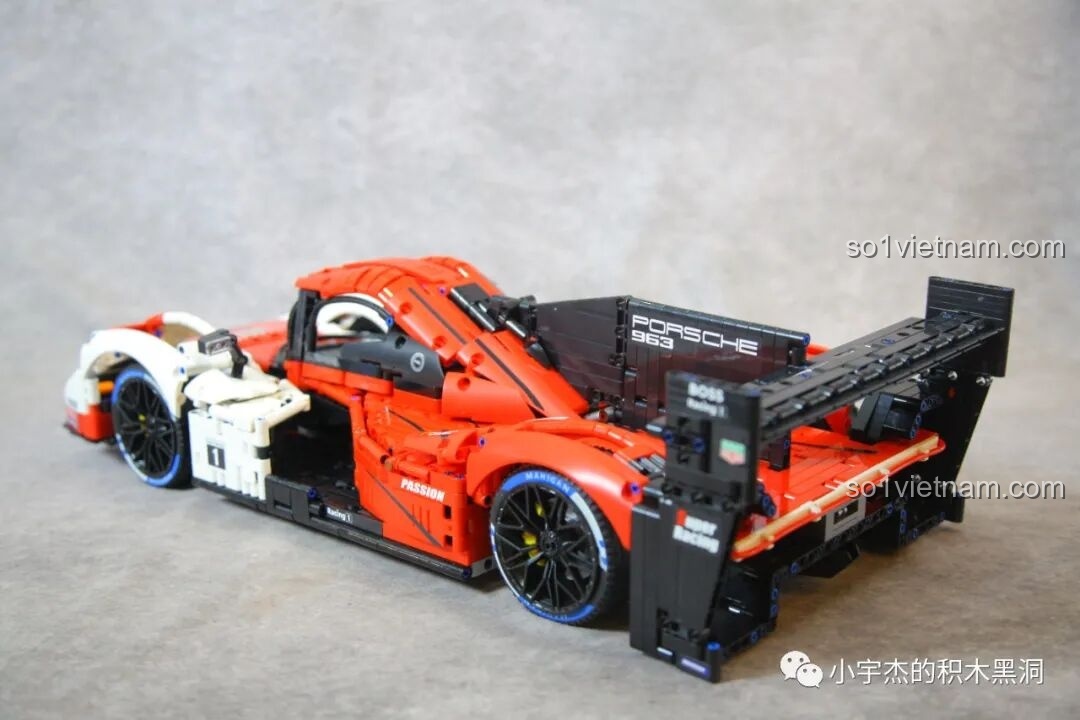 Chi tiết đèn pha của Porsche 963 GULY