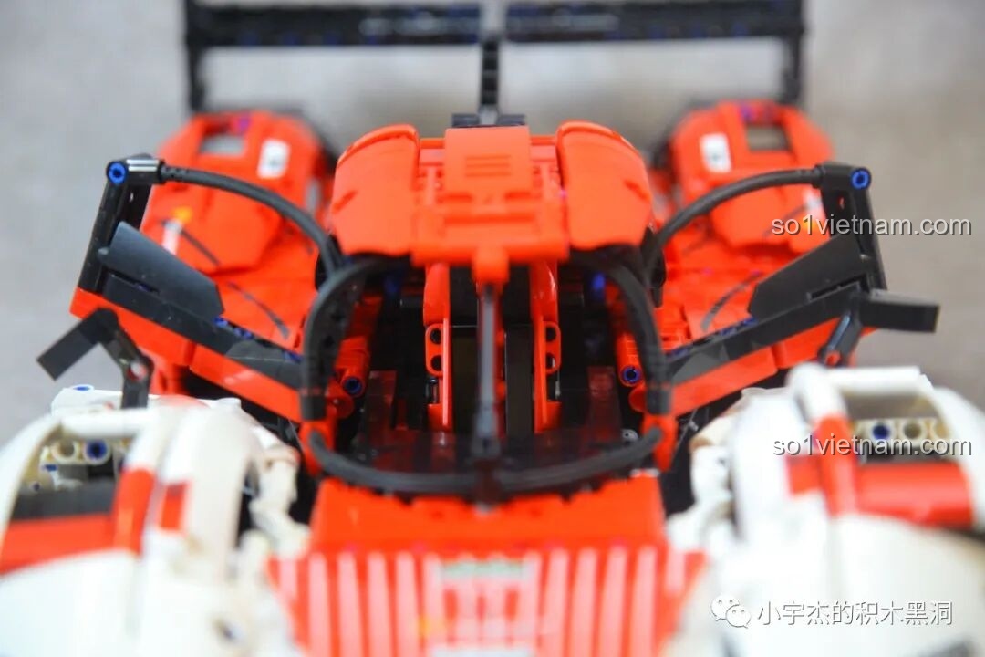 Chi tiết vè sau của Porsche 963 GULY