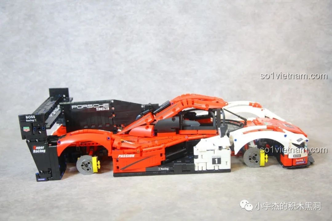 Chi tiết phần thân xe bên hông của Porsche 963 GULY