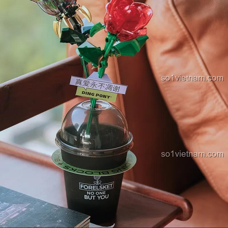 Bình hoa của Bộ Lắp Ghép Hoa Hồng Tươi Tắn Ding Pony