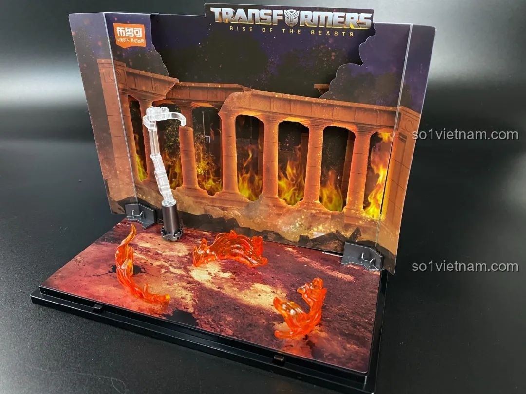 Bộ diorama chiến đấu của Blokees Transformers sau khi lắp ráp hoàn chỉnh, sẵn sàng để trưng bày mô hình.