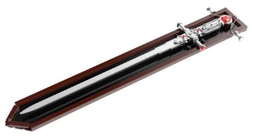 Mô hình bộ lắp ghép Thánh Kiếm Phép Thuật DK 1600 cho bé trai 8 tuổi, trưng bày trên đế đi kèm.