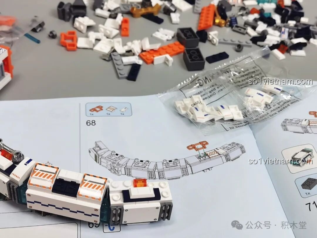 Các mảnh ghép nhỏ và hướng dẫn lắp ráp chi tiết cho phần trạm không gian bên trong mô hình Địa cầu Bình Minh JAKI CK003. Đồ chơi mô hình Địa cầu 003 hợp túi tiền.