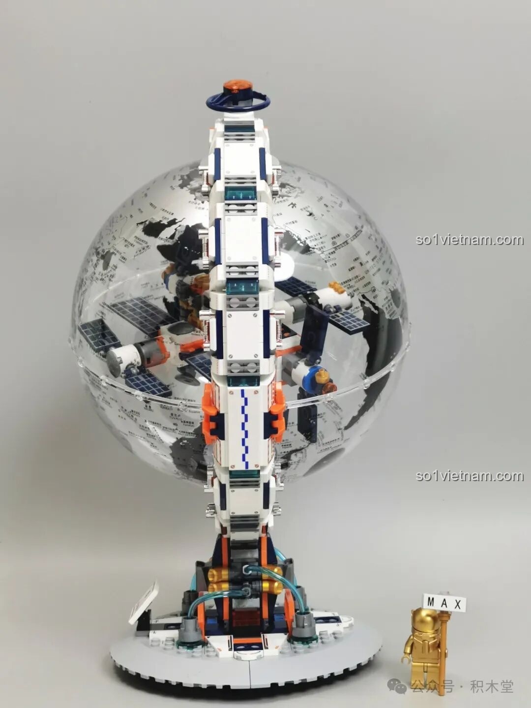 Mô hình Địa cầu Bình Minh JAKI CK003 nhìn từ góc nghiêng, thể hiện cấu trúc vững chắc và các chi tiết tinh xảo. Đồ chơi sáng tạo Mô hình Địa cầu CK003 đáng tiền.