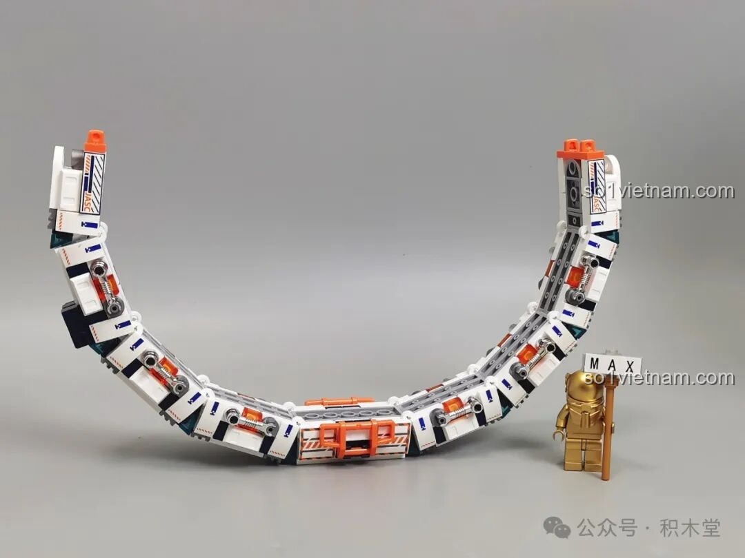 Phần vòng cung của mô hình Địa cầu Bình Minh JAKI CK003 đang được lắp ráp, với các chi tiết màu trắng, cam và xanh. Đồ chơi xây dựng Mô hình Địa cầu K003 tiết kiệm.