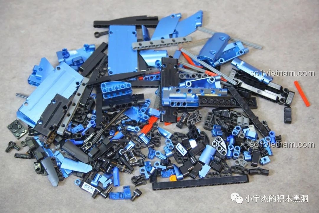 Độ phản chiếu như gương của các chi tiết xi mạ trên bộ K-box 10520, cho thấy chất lượng hoàn thiện cao cấp.