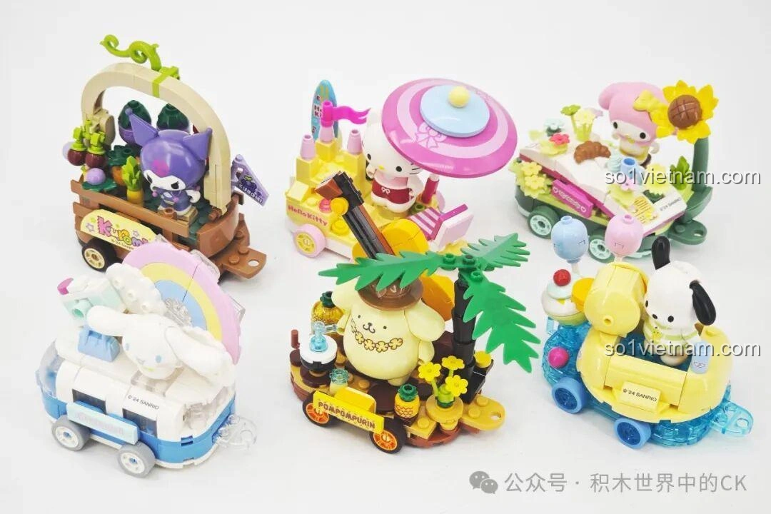 Toàn bộ 6 mô hình lắp ghép Keeppley Sanrio Float Parade đã hoàn thiện, bao gồm K20832 Cinnamoroll Xe Hoa, nhìn từ phía trước.