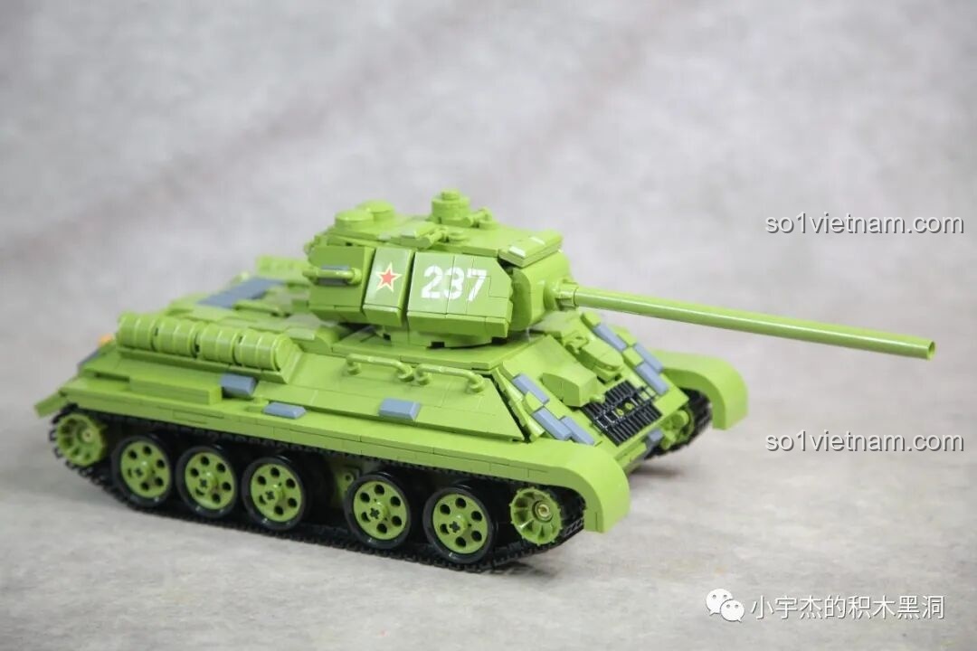 Đội hình 5 minifigures lính tăng của bộ Panlos 632012 đã sẵn sàng.