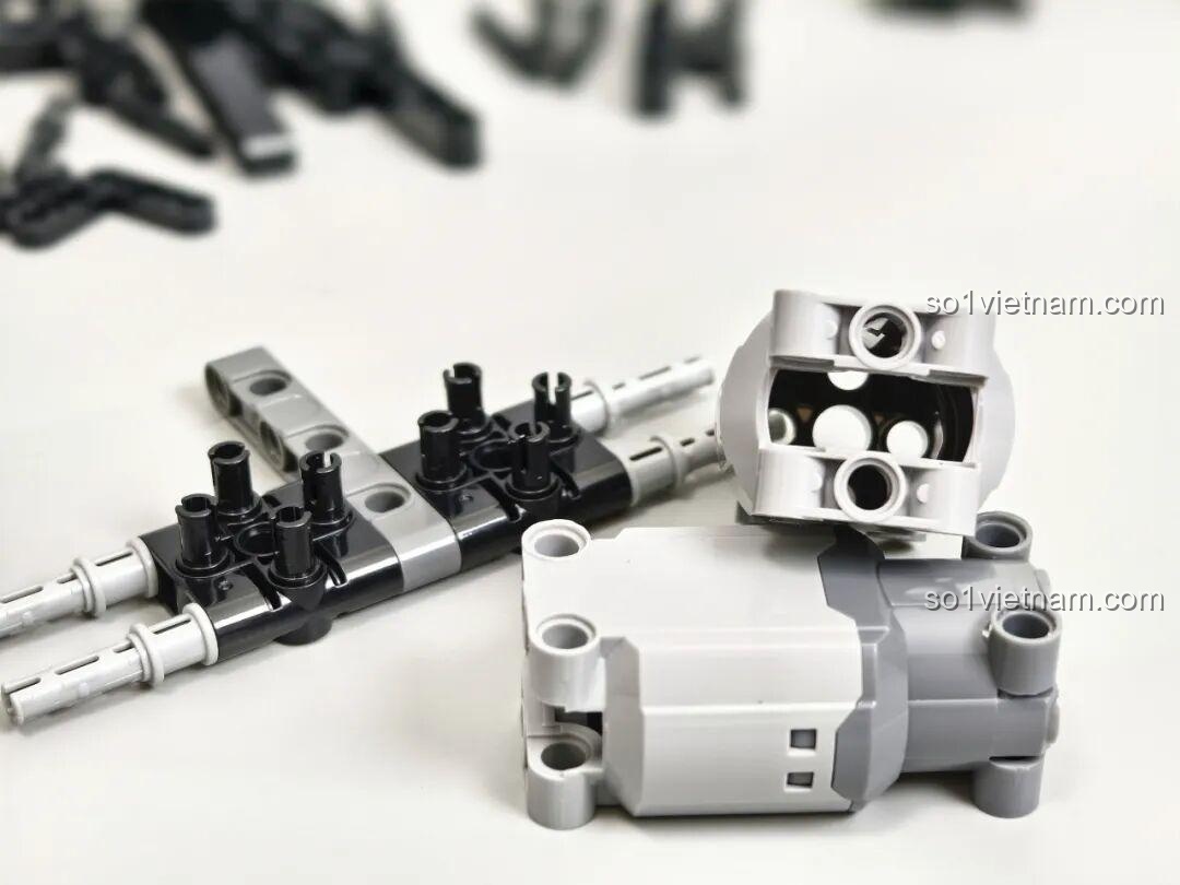 Các mô hình động cơ giả của Reobrix 11010 Maserati GranTurismo, có thể nâng cấp thành động cơ thật.