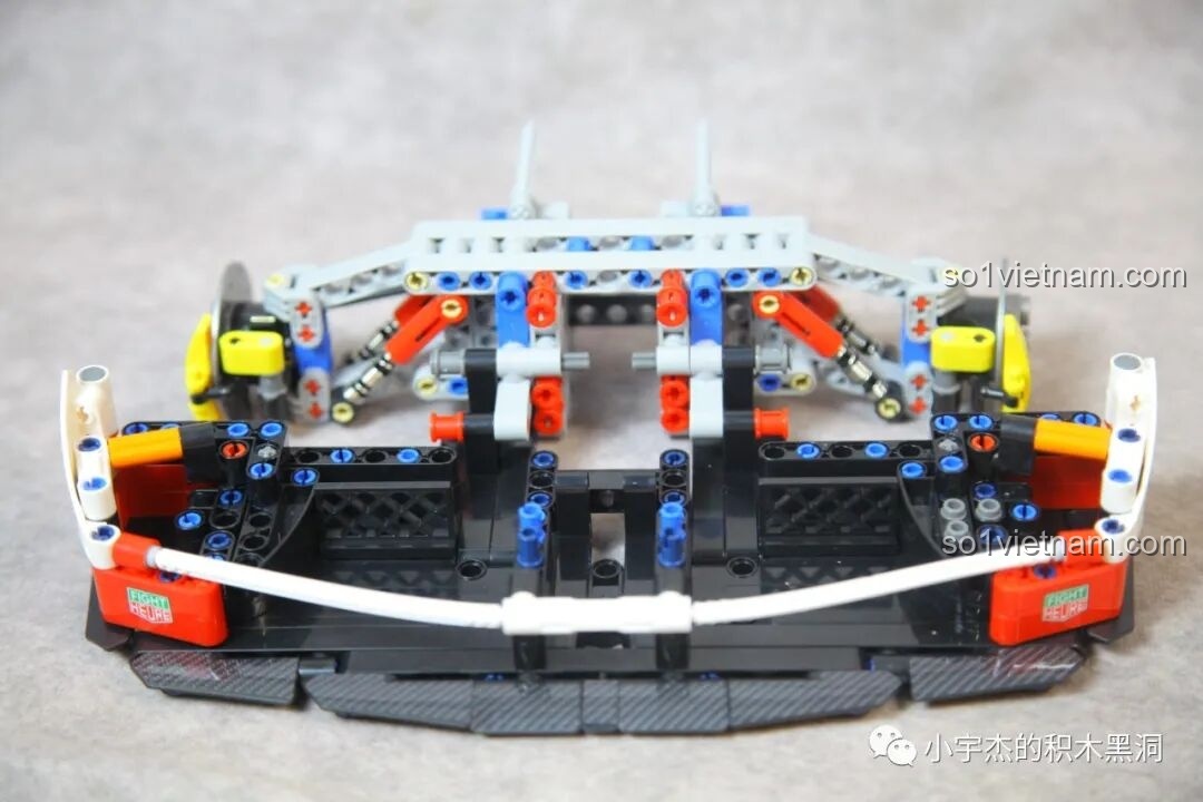 Động cơ V8 trong suốt của Porsche 963 GULY