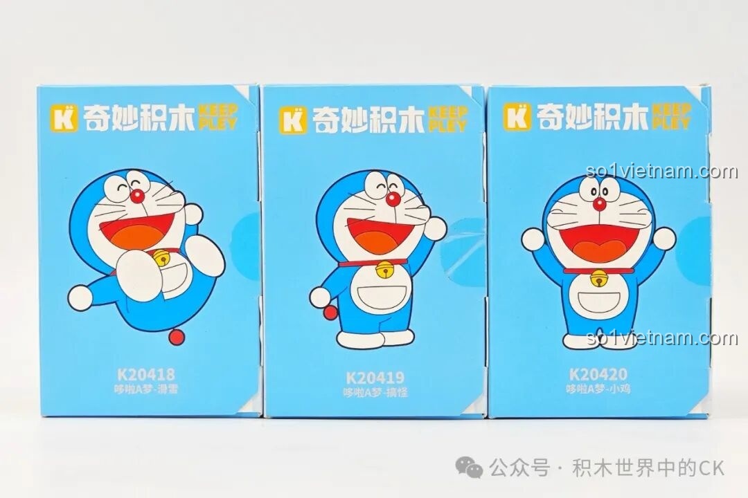 Mặt sau hộp sản phẩm Doraemon Keeppley phiên bản Trượt Tuyết