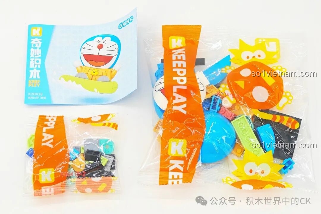 Các mảnh ghép bên trong hộp Doraemon Keeppley phiên bản Trượt Tuyết