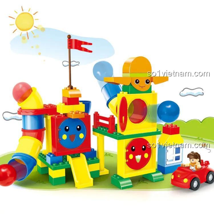 Mô hình lắp ghép hoàn thiện của bộ đồ chơi DUBIE 520 Ống Trượt Vui Nhộn, bao gồm khu vui chơi với đường ống trượt bóng, xe chạy trên đường ray, figure đi kèm, phù hợp cho bé trai 1 tuổi, rèn luyện kỹ năng phối hợp tay mắt, tư duy hệ thống, sáng tạo ý tưởng, khéo léo ngón tay, kiên nhẫn, quan sát, phân loại, định hướng không gian, giải quyết vấn đề, tập trung chi tiết.