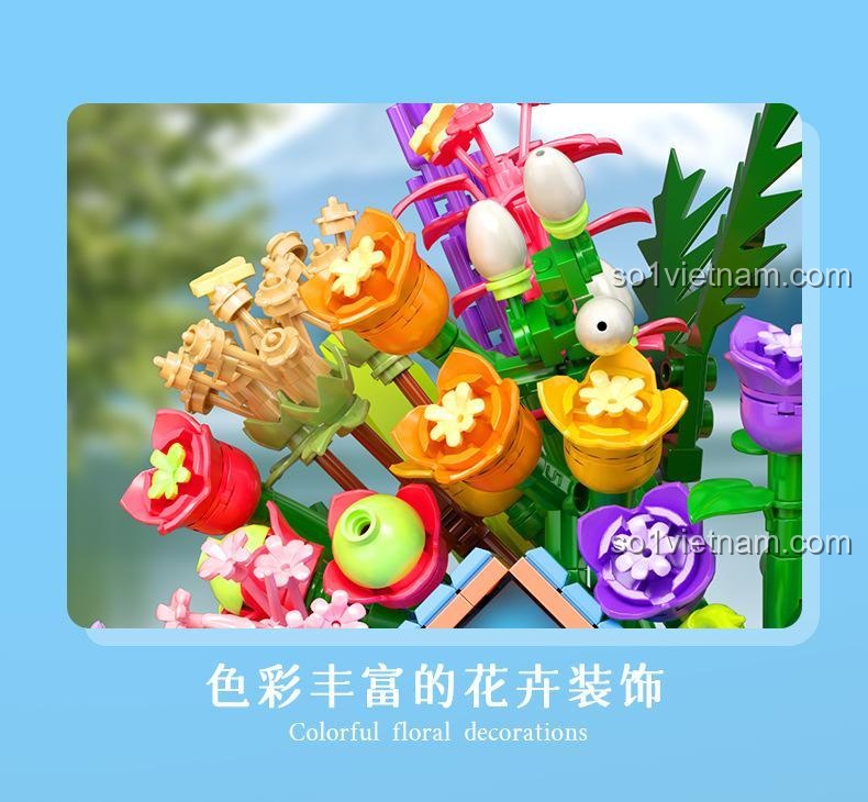 Cận cảnh các chi tiết hoa lá đầy màu sắc của bộ xếp hình Ngôi Nhà Hoa D2012, thiết kế sinh động và bắt mắt.