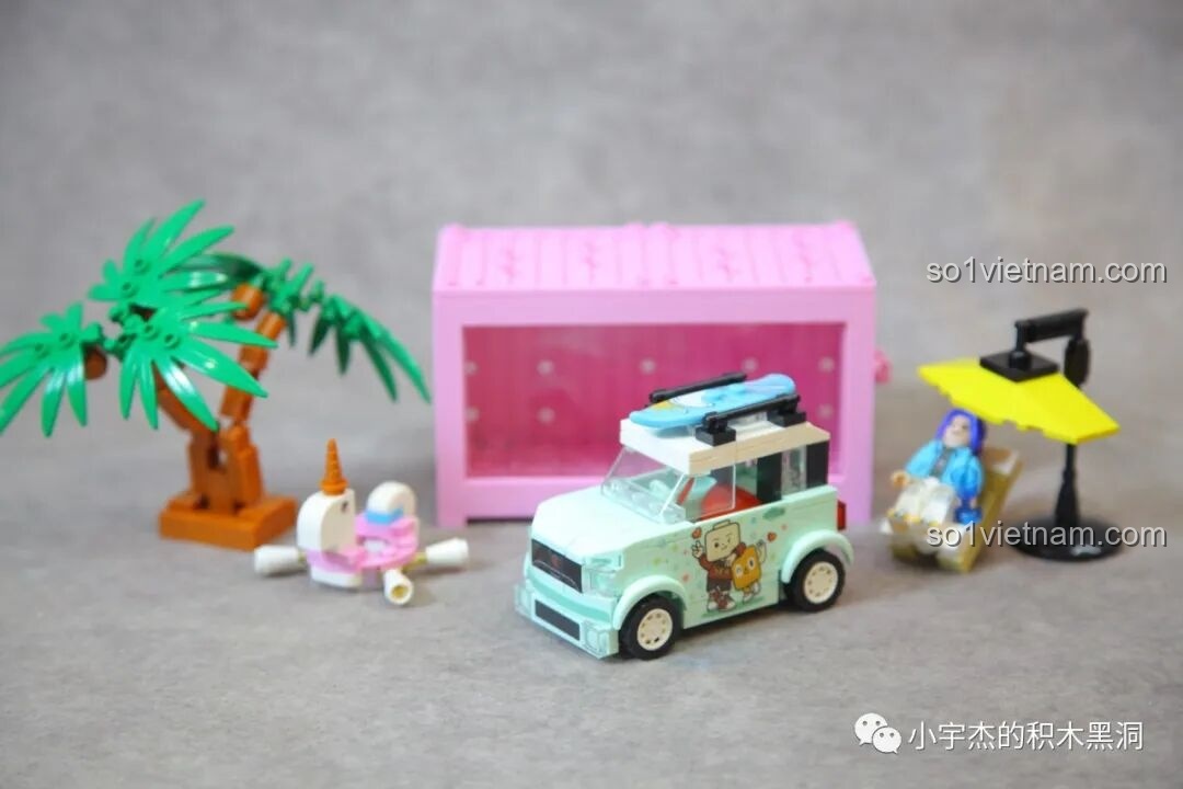 Phần đuôi xe mini Sembo 714510 có đèn hậu màu đỏ và biển số, thiết kế đơn giản nhưng hài hòa.