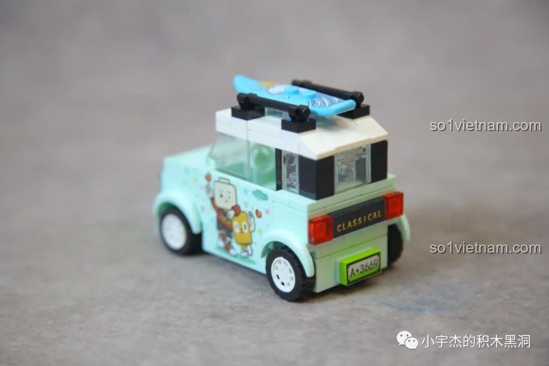 Phần đuôi của chiếc xe mini Sembo 714510 với thiết kế gọn gàng và biển số A-3669.