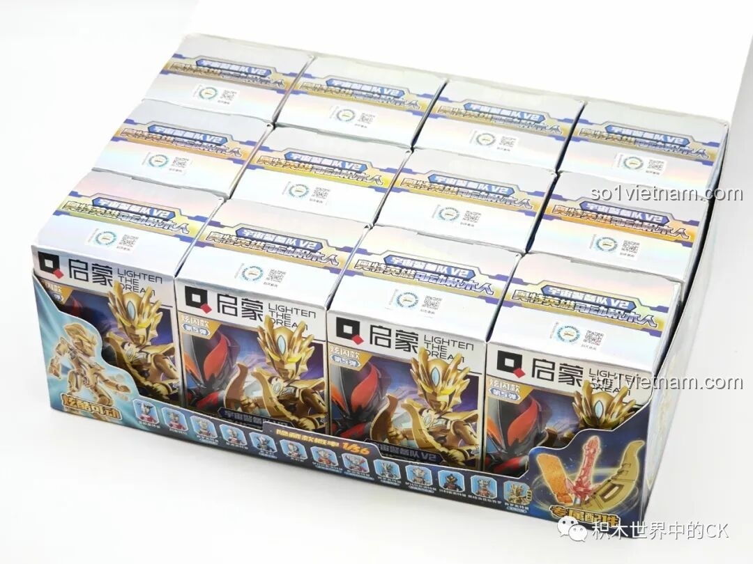 Hộp lớn Enlighten 75028 chứa 12 hộp nhỏ riêng biệt, mỗi hộp là một siêu nhân Ultraman bất ngờ.