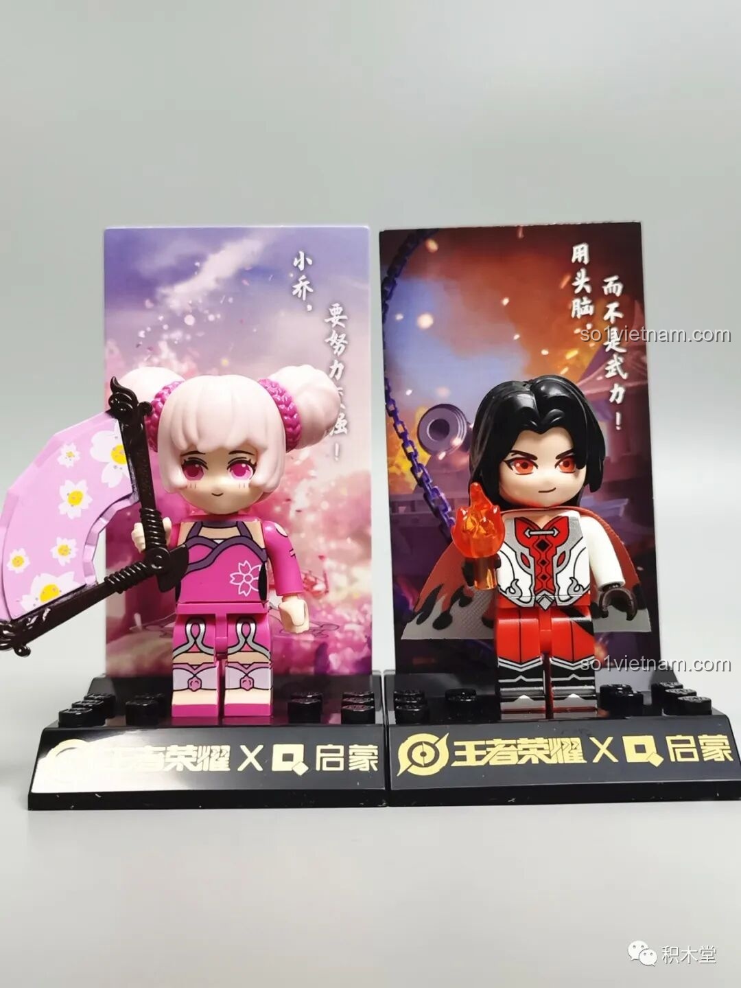 Cặp đôi minifigure Tiểu Kiều và Chu Du Vương Giả Vinh Diệu 78001 Enlighten trưng bày cùng nhau, thể hiện mối quan hệ trong game.