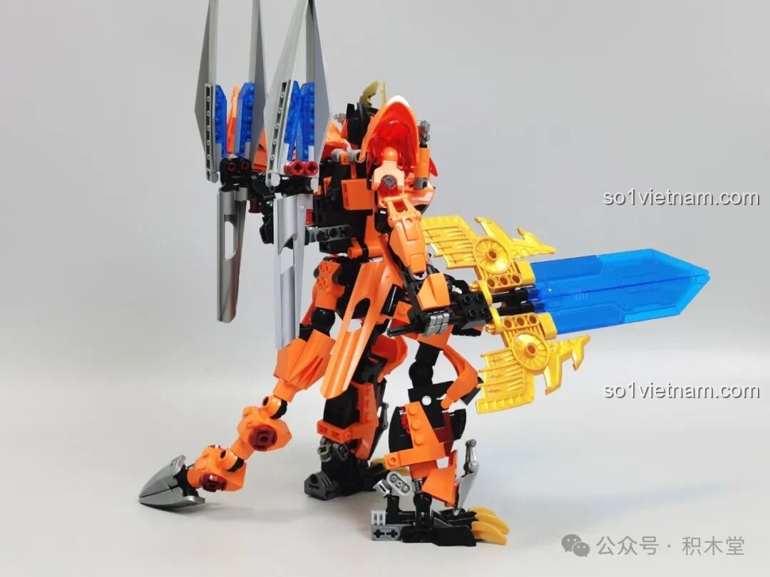 Robot F5 A0007 hoàn thiện nhìn từ bên phải