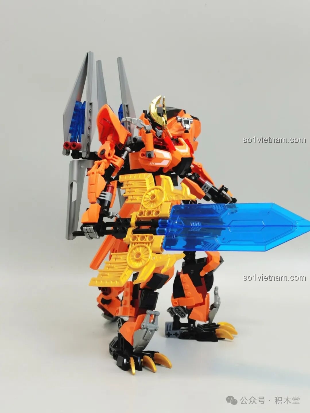 Robot F5 A0007 hoàn thiện nhìn từ phía sau