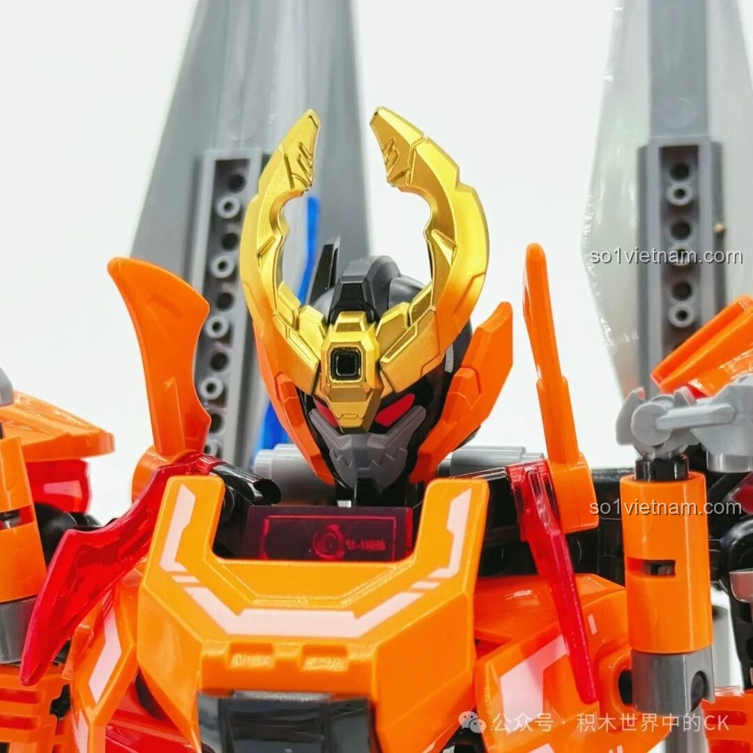 Toàn cảnh robot F5-A0007 dạng chiến đấu