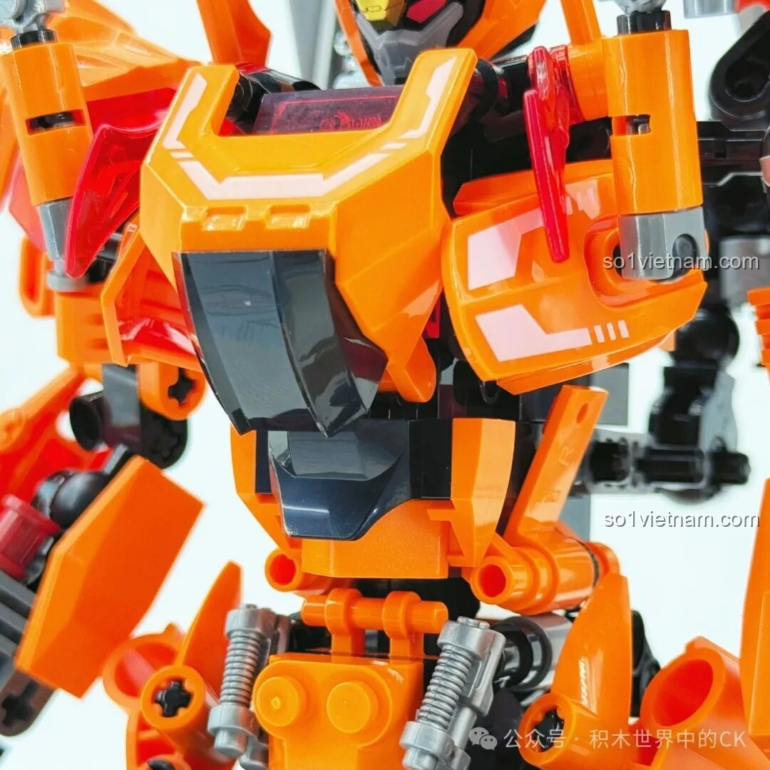 Toàn cảnh robot F5-A0007 dạng chiến đấu