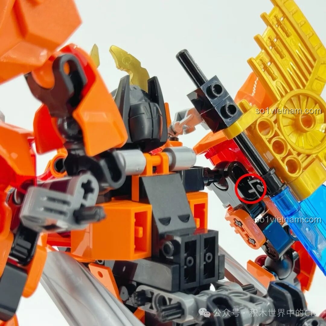 Toàn cảnh robot F5-A0007 dạng chiến đấu