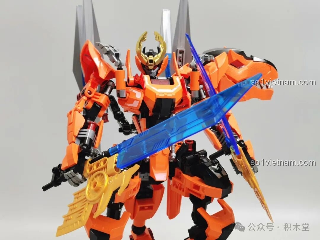 Robot F5 A0007 cầm hai vũ khí