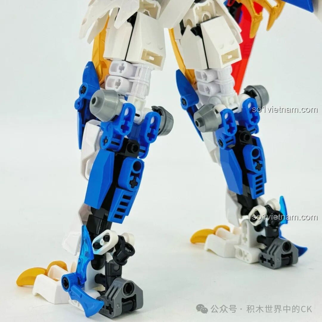 Bước thứ hai trong quá trình biến hình của robot F5 Cơ Giáp Biến Hình Pterosaur F5-A0009.