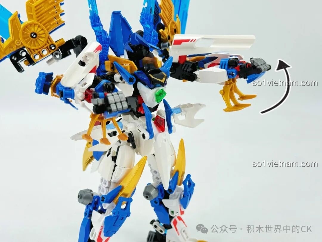 Bước thứ ba trong quá trình biến hình của robot F5 Cơ Giáp Biến Hình Pterosaur F5-A0009.