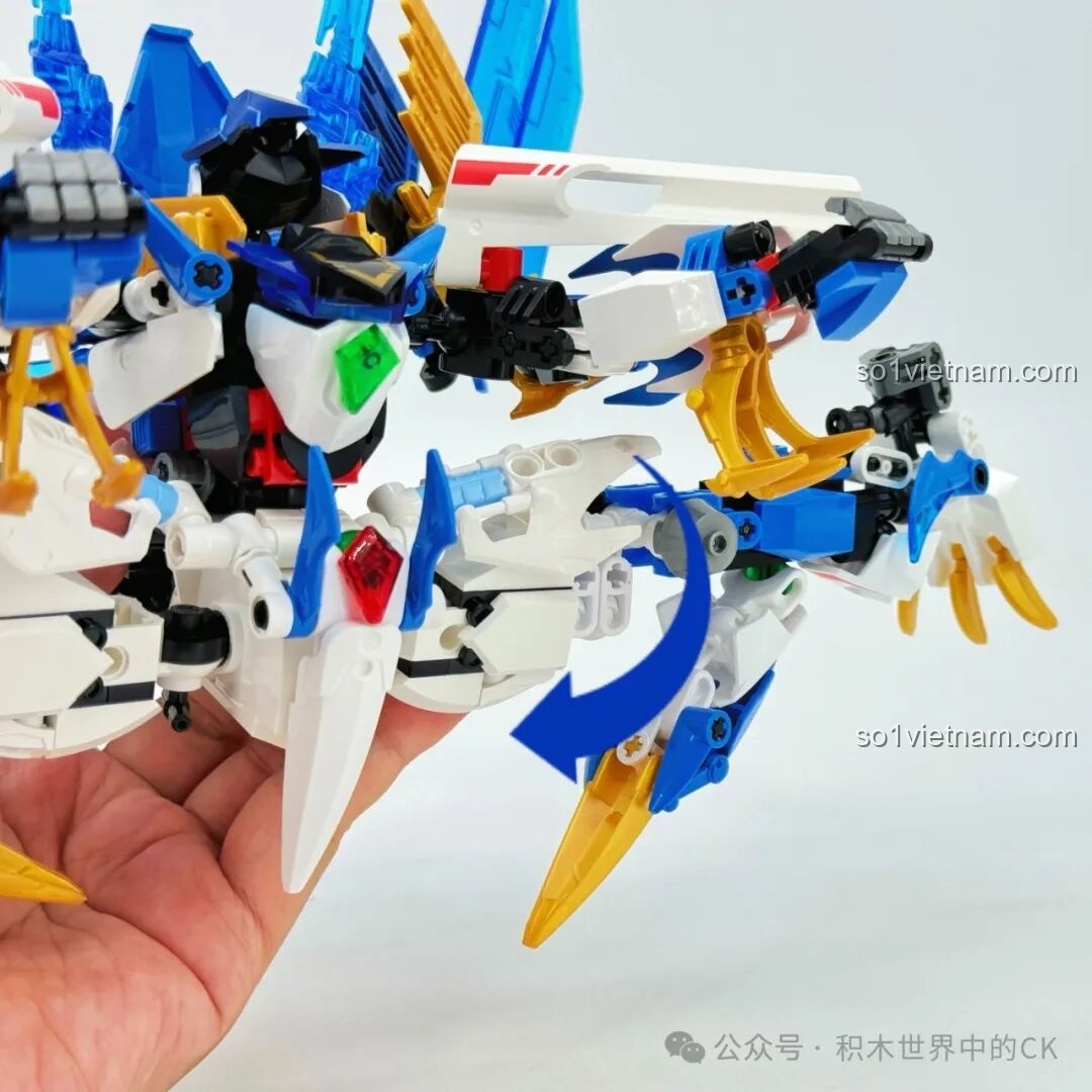 Bước thứ năm trong quá trình biến hình của robot F5 Cơ Giáp Biến Hình Pterosaur F5-A0009.