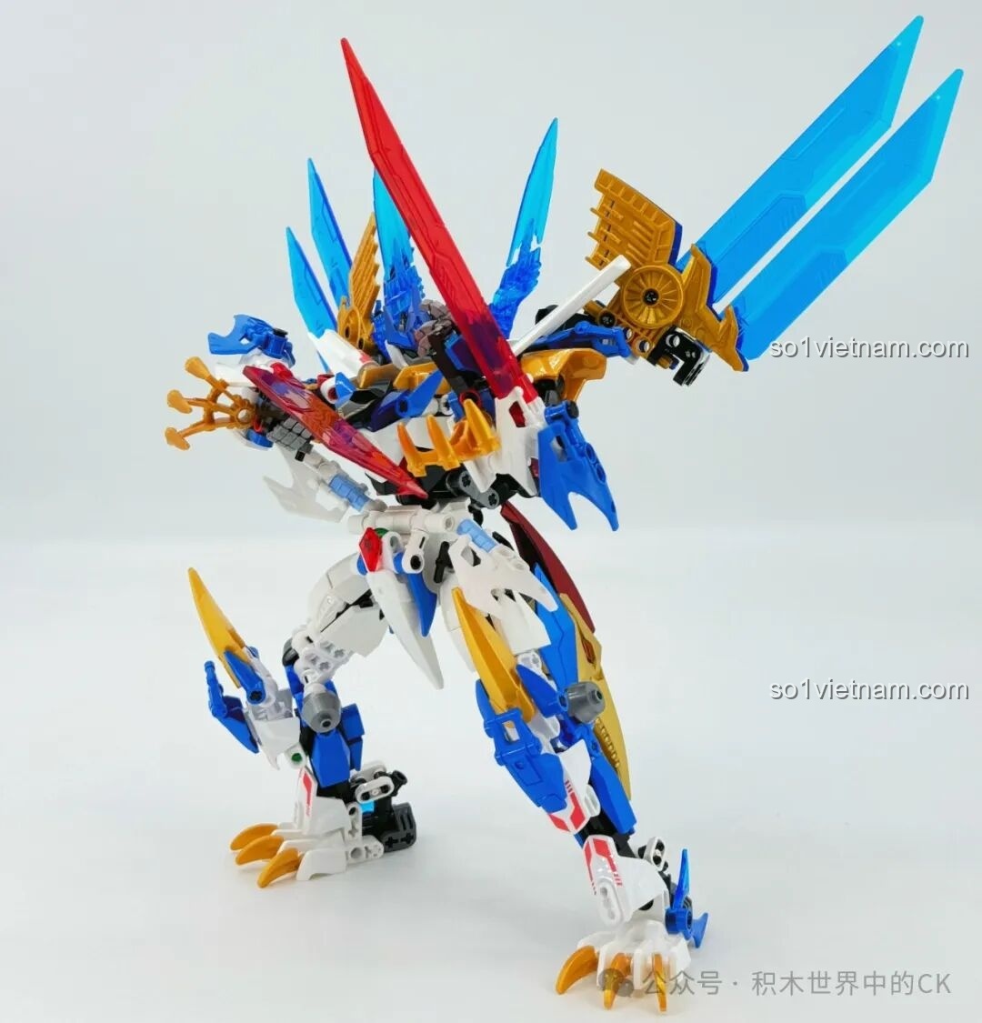 Ba robot khủng long F5 đứng cạnh nhau.