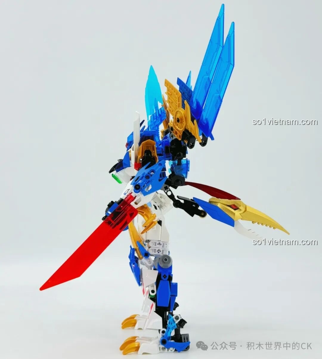 Quá trình lắp ghép phần đầu của robot F5 Cơ Giáp Biến Hình Pterosaur F5-A0009.