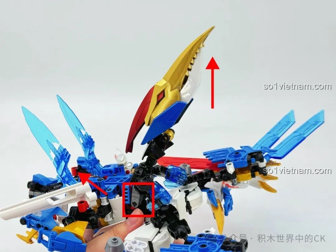 Robot F5 Cơ Giáp Biến Hình Pterosaur F5-A0009 ở dạng Pterosaur, nhìn từ trên cao.