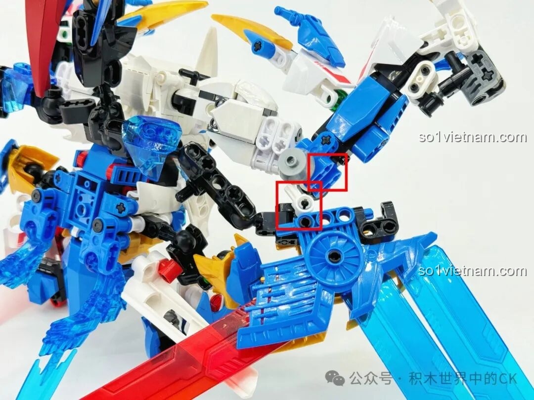 Robot F5 Cơ Giáp Biến Hình Pterosaur F5-A0009 ở dạng Pterosaur, với đôi cánh xếp lại.