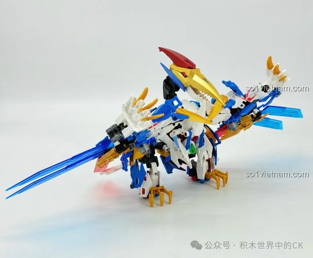 Robot F5 Cơ Giáp Biến Hình Pterosaur F5-A0009 ở dạng Pterosaur, với đôi cánh dang rộng.
