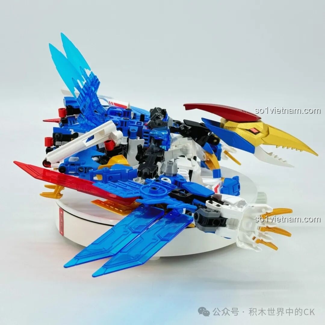 Robot F5 Cơ Giáp Biến Hình Pterosaur F5-A0009 ở dạng Pterosaur, tạo dáng trên bệ xoay.