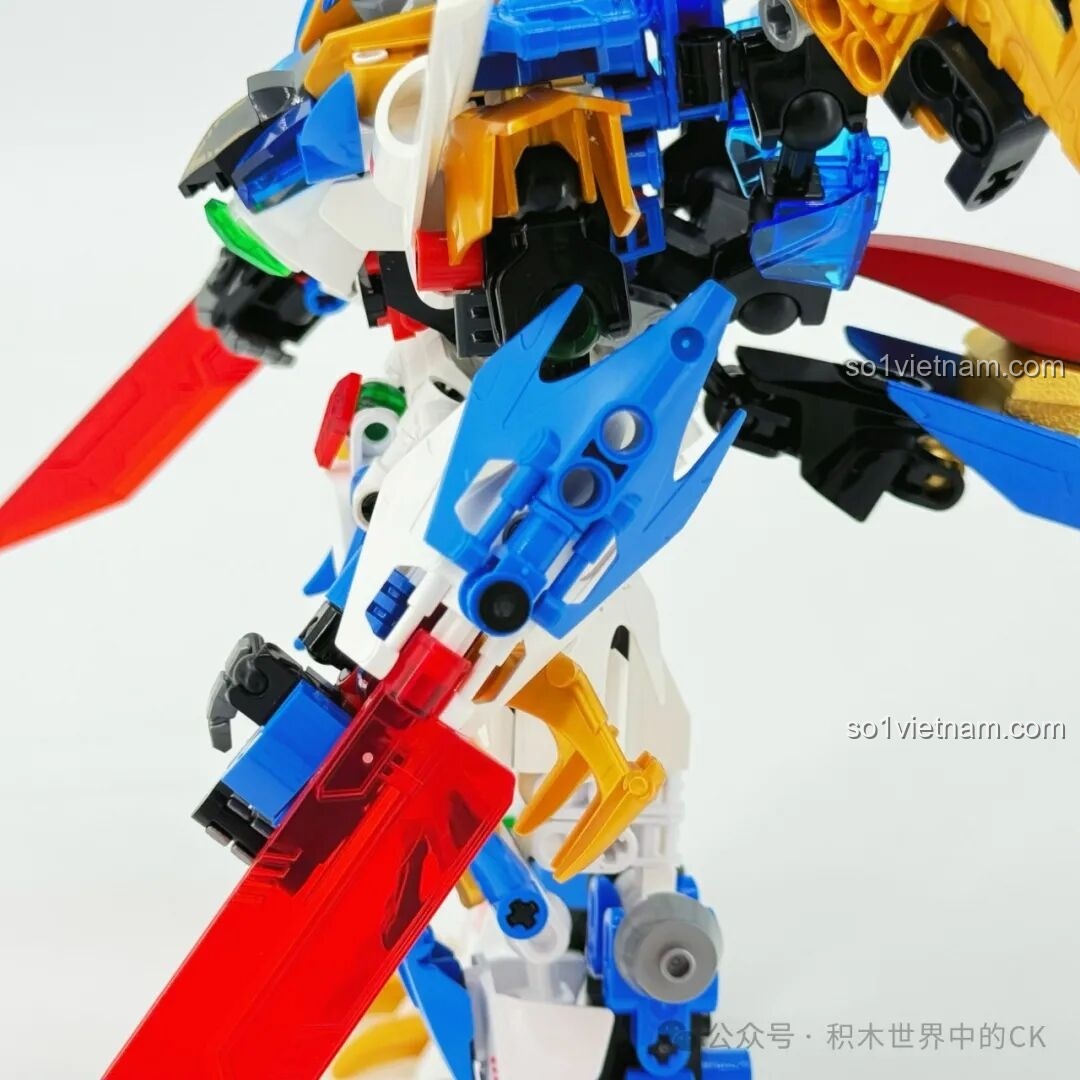 Cận cảnh phần cánh trên của robot F5 Cơ Giáp Biến Hình Pterosaur F5-A0009.