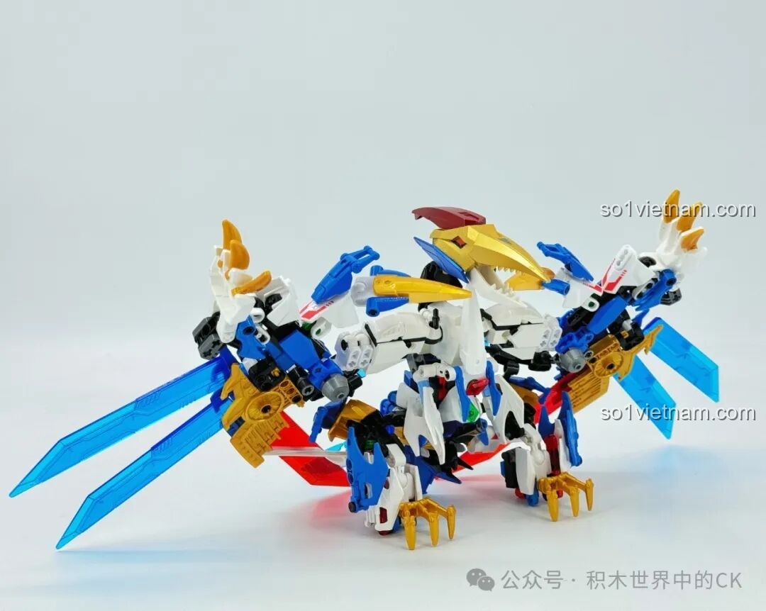 Robot F5 Cơ Giáp Biến Hình Pterosaur F5-A0009 ở dạng Cơ Giáp, tạo dáng chiến đấu.