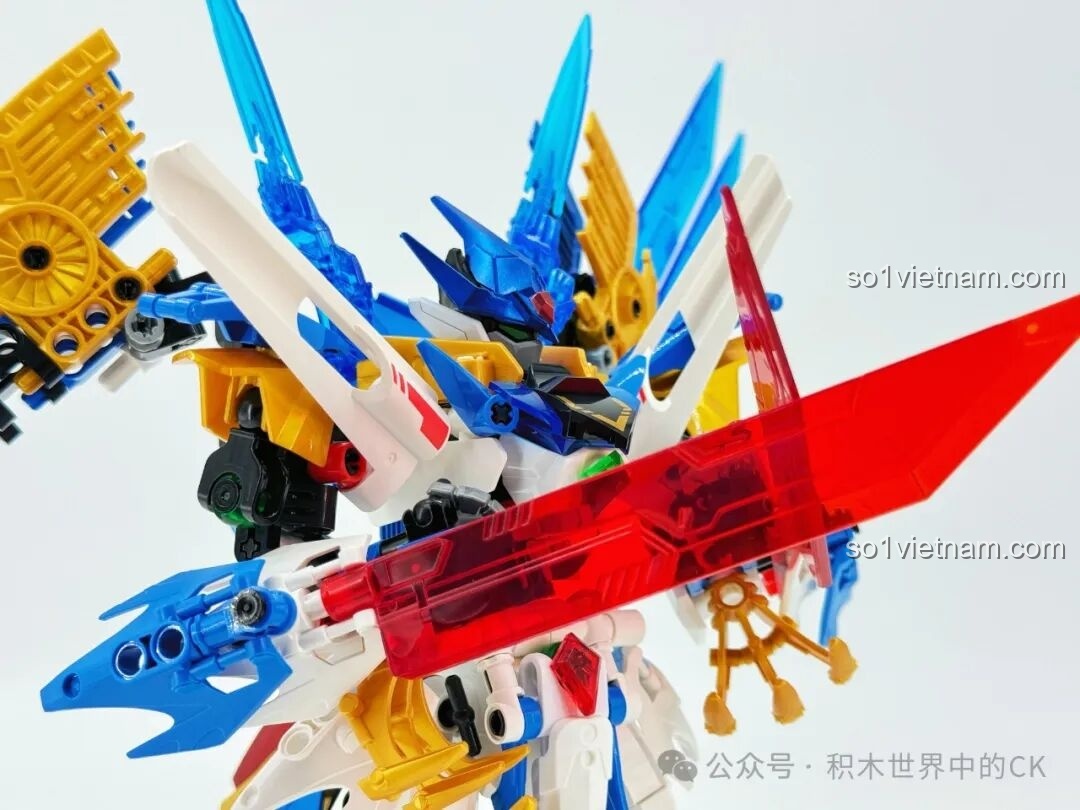 Robot F5 Cơ Giáp Biến Hình Pterosaur F5-A0009 ở dạng Cơ Giáp, nhìn từ phía sau.