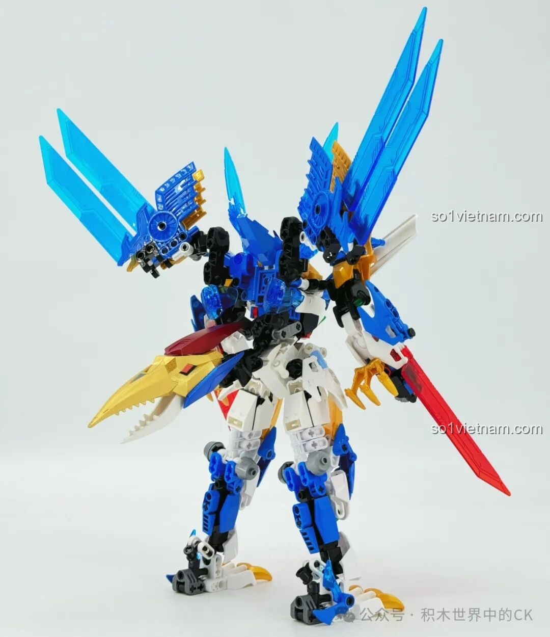 Robot F5 Cơ Giáp Biến Hình Pterosaur F5-A0009 ở dạng Cơ Giáp, nhìn từ phía trước.