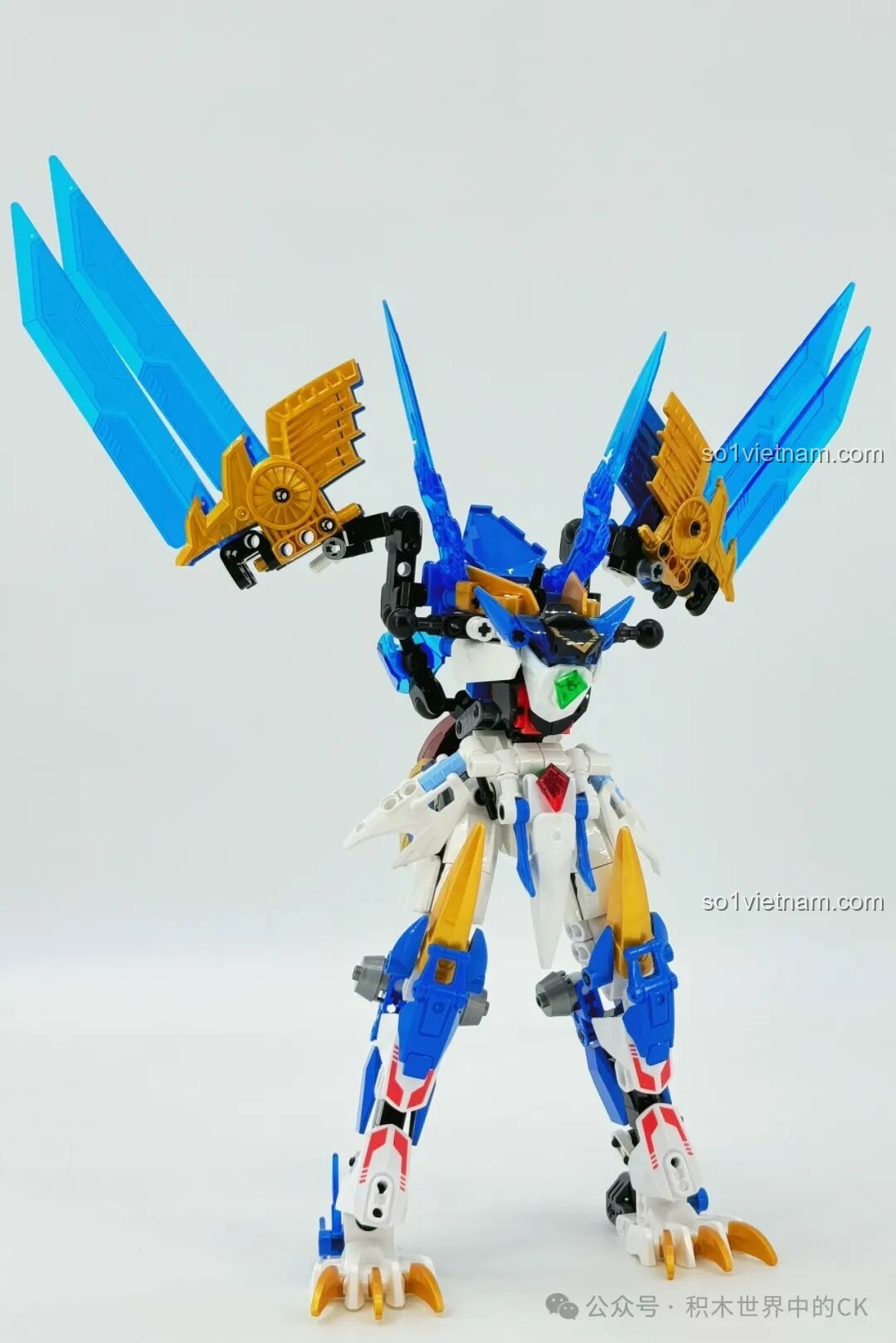 Quá trình lắp ghép phần thân của robot F5 Cơ Giáp Biến Hình Pterosaur F5-A0009.