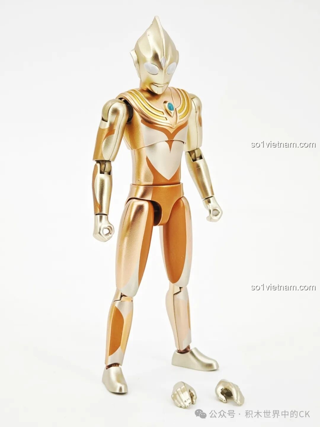 Figure hành động Ultraman Trigger Multi Type phiên bản Golden Special sau khi lắp ráp hoàn thiện từ bộ Keeppley 75241.